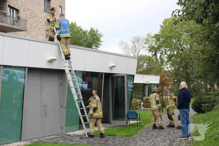 Brandweer verricht metingen naar vreemde lucht in verzorgingstehuis