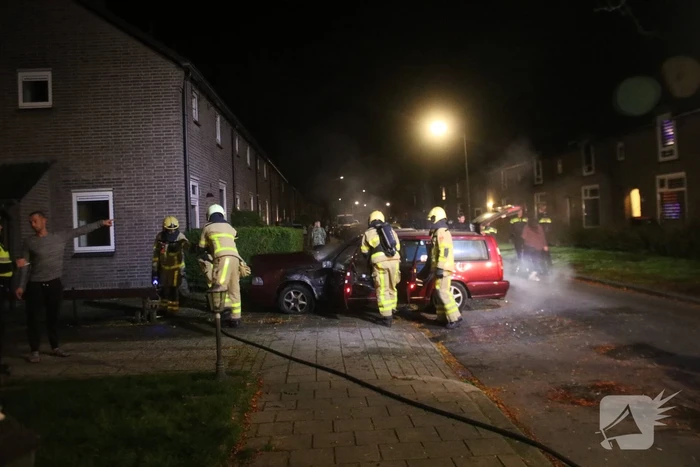 Auto flink beschadigd na brand in motorruim