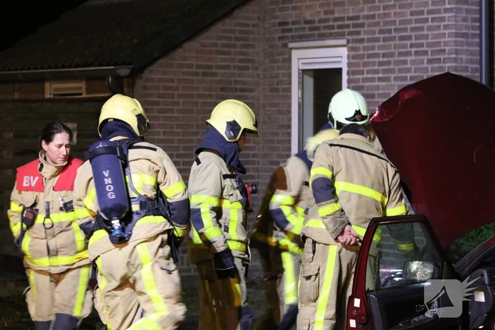 Auto flink beschadigd na brand in motorruim