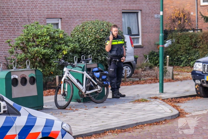 Man op speed-pedelec zwaargewond na botsing tegen autoportier