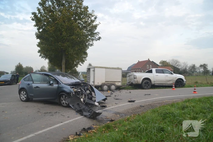 Flinke schade en gewonde na voorrangsfout