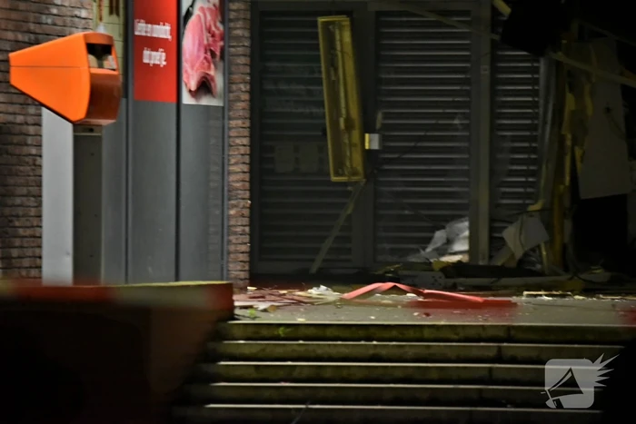 Ravage na plofkraak, winkelcentrum en 14 woningen ontruimd
