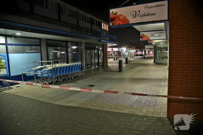 Ravage na plofkraak, winkelcentrum en 14 woningen ontruimd
