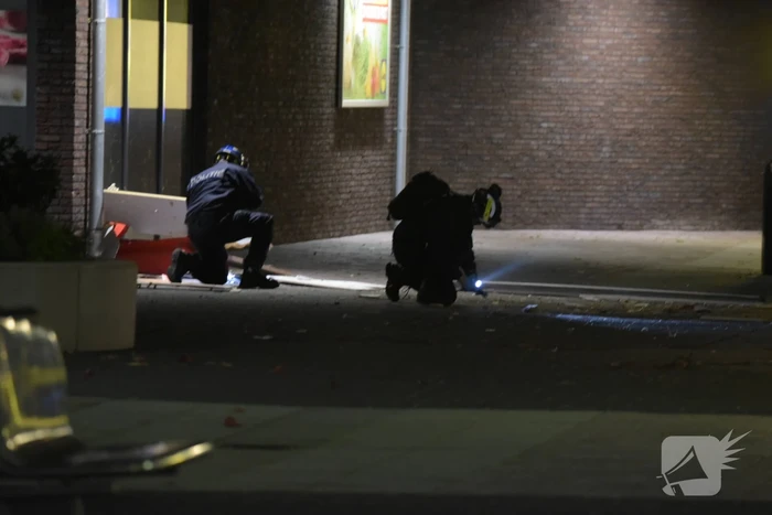 Ravage na plofkraak, winkelcentrum en 14 woningen ontruimd