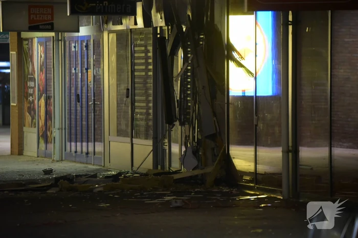 Ravage na plofkraak, winkelcentrum en 14 woningen ontruimd