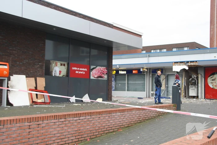 Enorme ravage bij daglicht plofkraak ING-bank