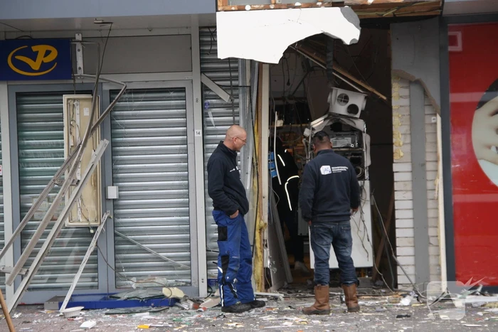 Enorme ravage bij daglicht plofkraak ING-bank