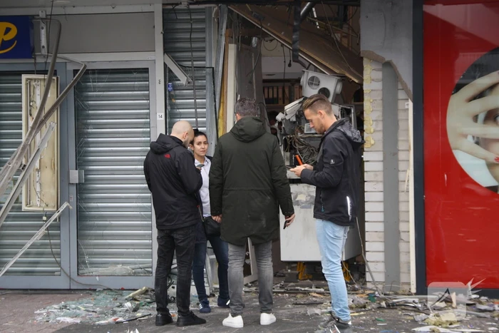 Enorme ravage bij daglicht plofkraak ING-bank