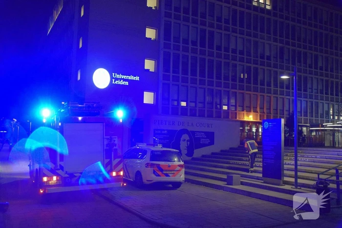 Universiteit Leiden compleet ontruimd na brandlucht