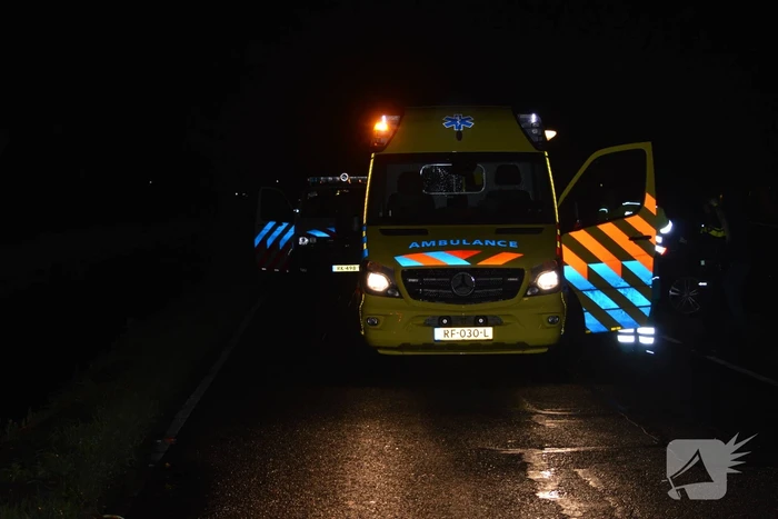 Automobilist rijdt met dure bolide de plomp in