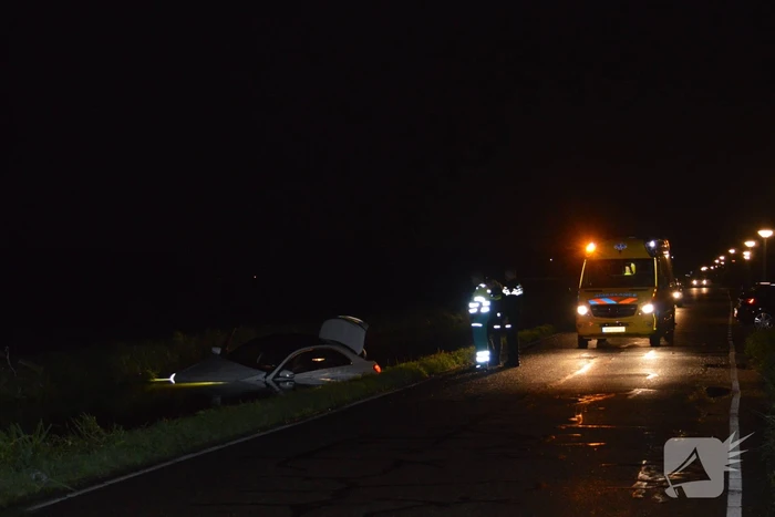 Automobilist rijdt met dure bolide de plomp in