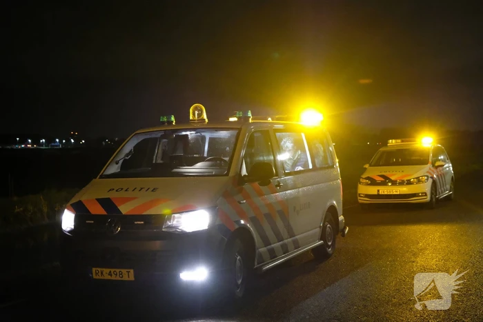 Automobilist rijdt met dure bolide de plomp in