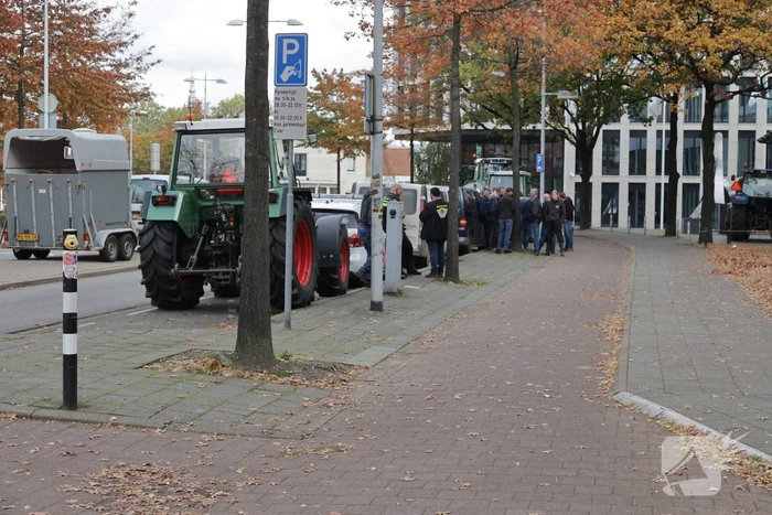 Ingang Friesland Campina door boeren geblokkeerd
