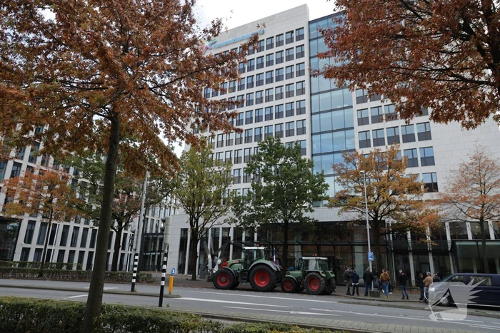 Ingang Friesland Campina door boeren geblokkeerd