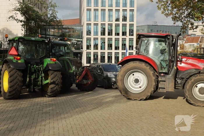 Ingang Friesland Campina door boeren geblokkeerd