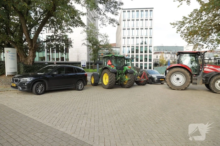 Ingang Friesland Campina door boeren geblokkeerd