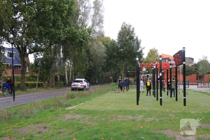 Meisjes aangereden, bestuurder scooter gevlucht