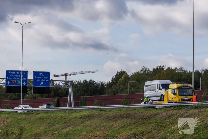 Rijbaan afgesloten na ongeval A28