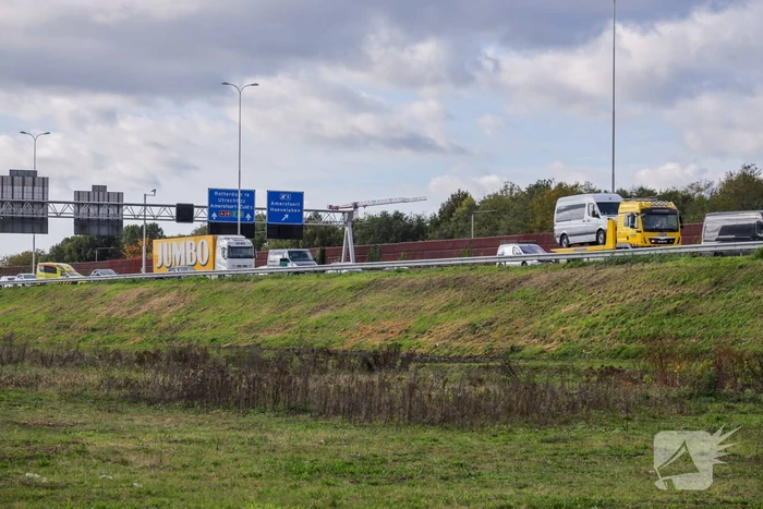 Rijbaan afgesloten na ongeval A28
