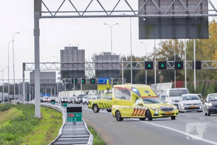 Rijbaan afgesloten na ongeval A28