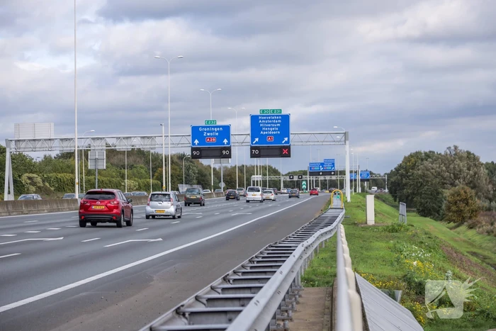 Rijbaan afgesloten na ongeval A28