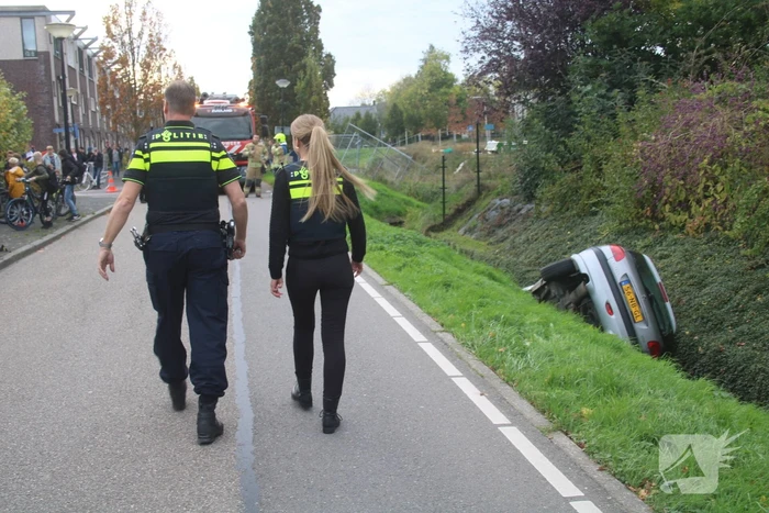 Auto in de sloot na onwelwording
