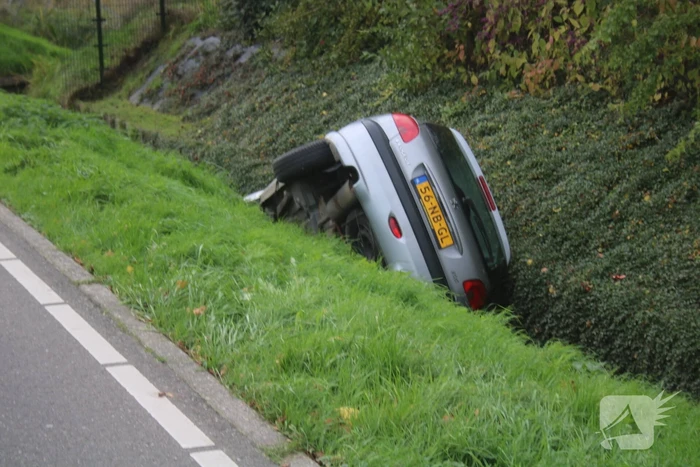 Auto in de sloot na onwelwording