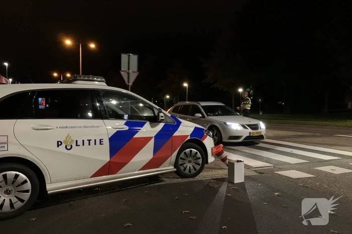 Politie houdt alcoholcontrole op rotonde
