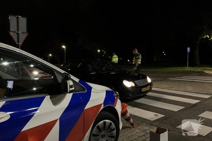 Politie houdt alcoholcontrole op rotonde