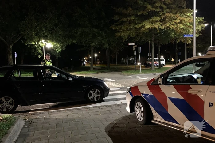 Politie houdt alcoholcontrole op rotonde