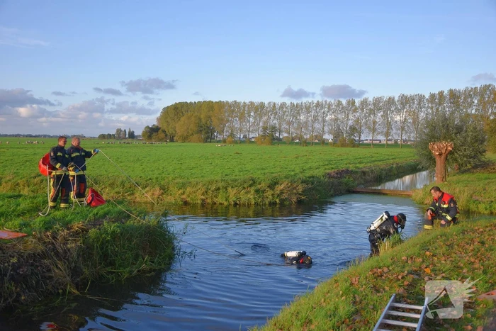 Hulpdiensten redden persoon uit water