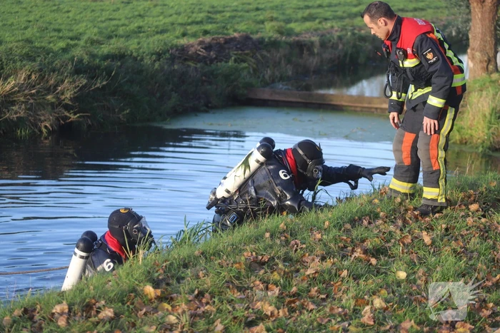 Hulpdiensten redden persoon uit water