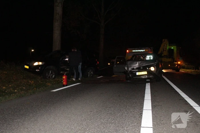 Flinke schade na botsing tussen twee auto's