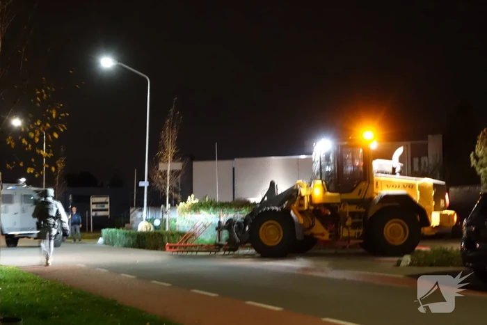 Arrestatieteam valt met zwaar geschut bedrijfspand binnen