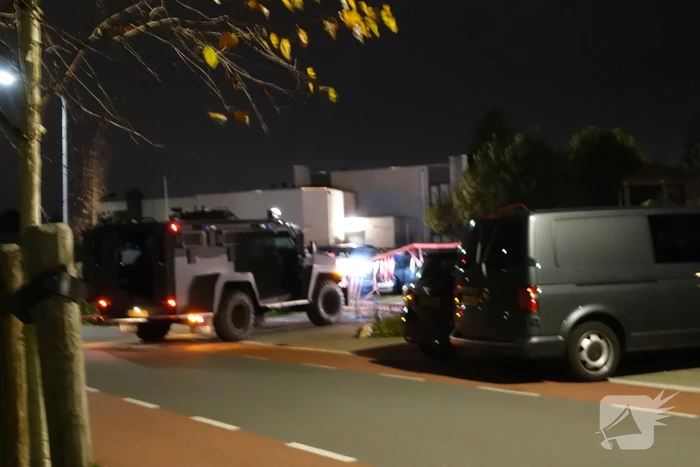 Arrestatieteam valt met zwaar geschut bedrijfspand binnen