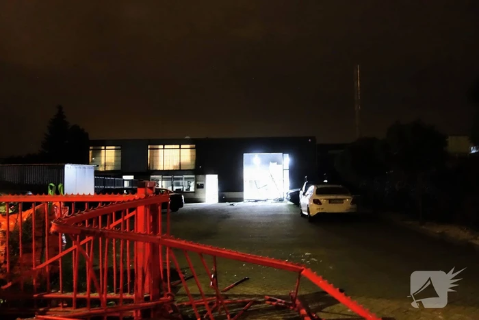 Arrestatieteam valt met zwaar geschut bedrijfspand binnen