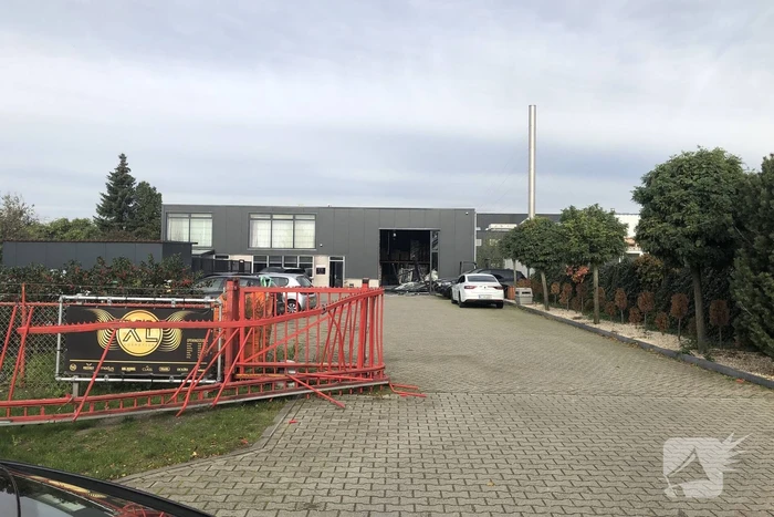 Arrestatieteam valt met zwaar geschut bedrijfspand binnen