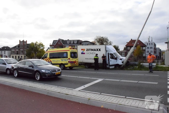 Meerdere voertuigen flink beschadigd bij aanrijding