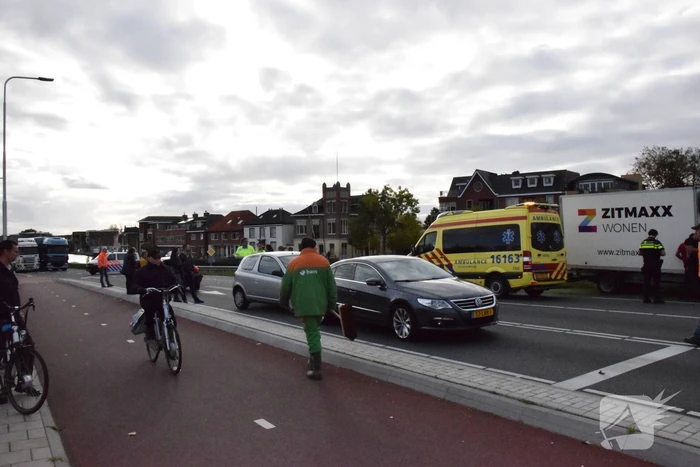 Meerdere voertuigen flink beschadigd bij aanrijding