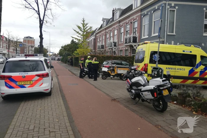 Automobilist ziet scooterrijder over het hoofd
