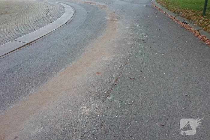 Puin op rotonde zorgt voor verkeersstremming