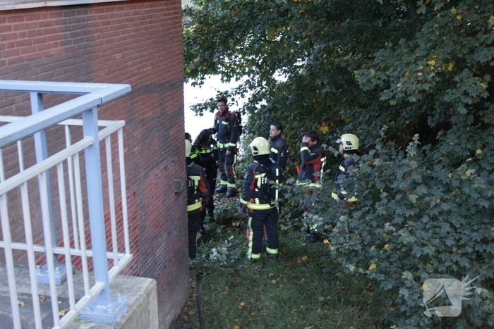 Brandweer blust aangestoken brandje in brugwachtershuisje