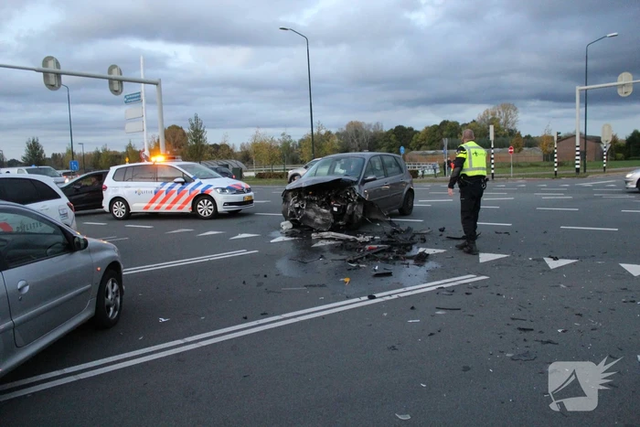Flinke schade na botsing op kruising