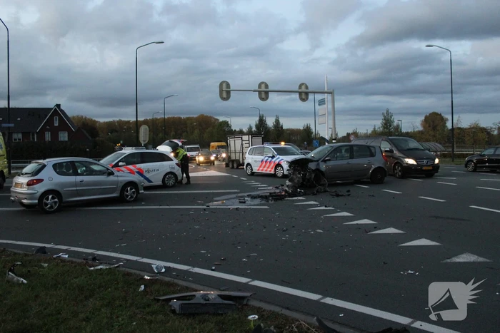 Flinke schade na botsing op kruising