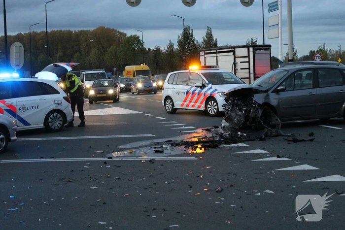 Flinke schade na botsing op kruising