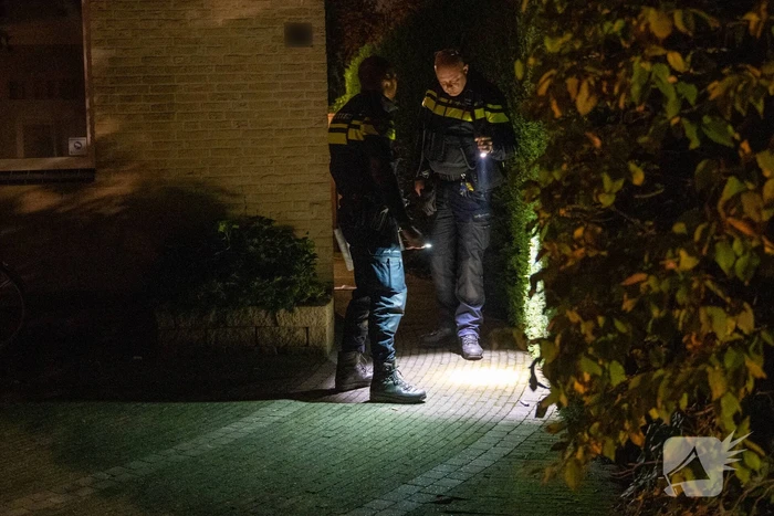 Man verkleed als pizzabezorger probeert woning Ronnie Flex te overvallen