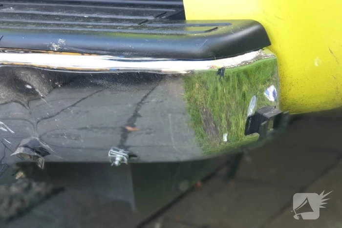 Personenauto botst op voertuig Rijkswaterstaat