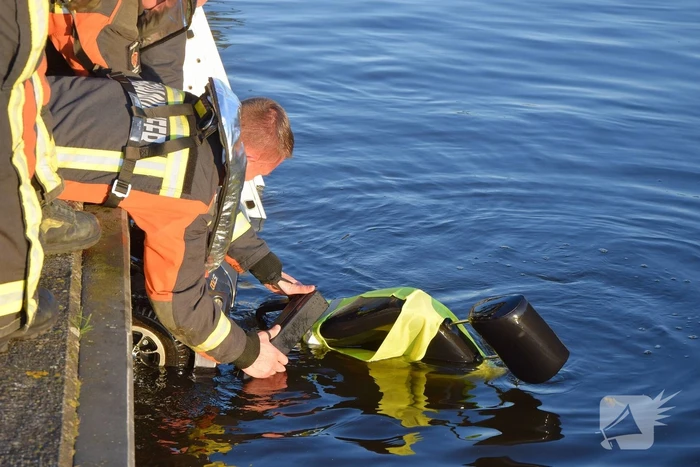 Man op scootmobiel te water geraakt