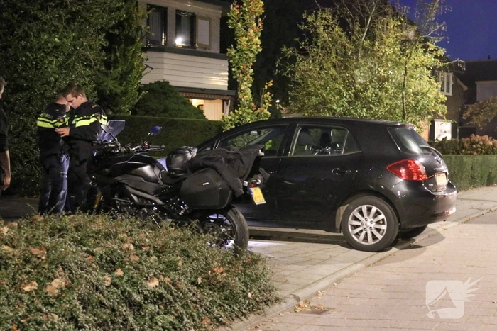 Automobiliste botst op motorrijder