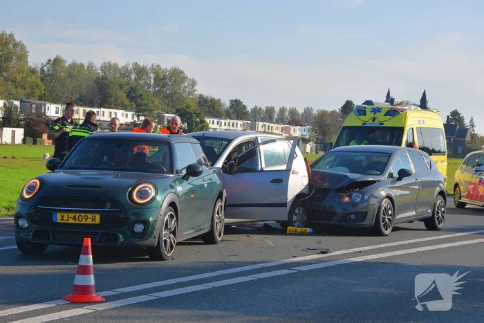 Meerdere auto's beschadigd bij kettingbotsing